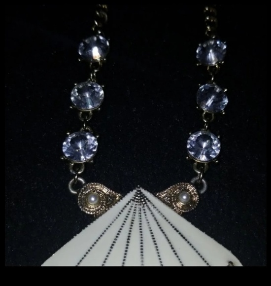 ⭕5 for25 ⭕Betsy Johnson clam necklace - Picture 3 of 5